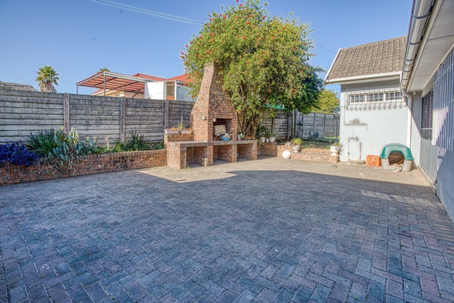 3 Bedroom Property for Sale in Sunnyridge Eastern Cape